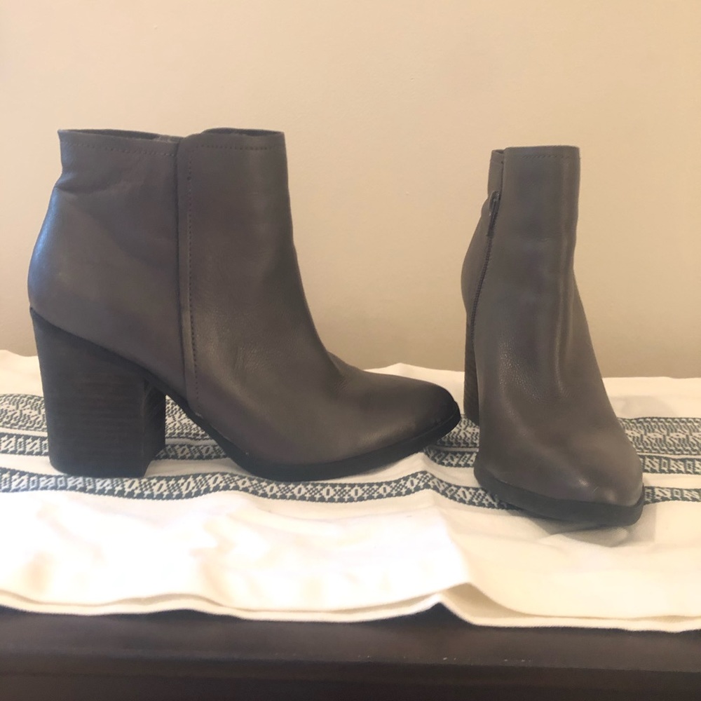 Steve Madden Sterre Ankle Boots